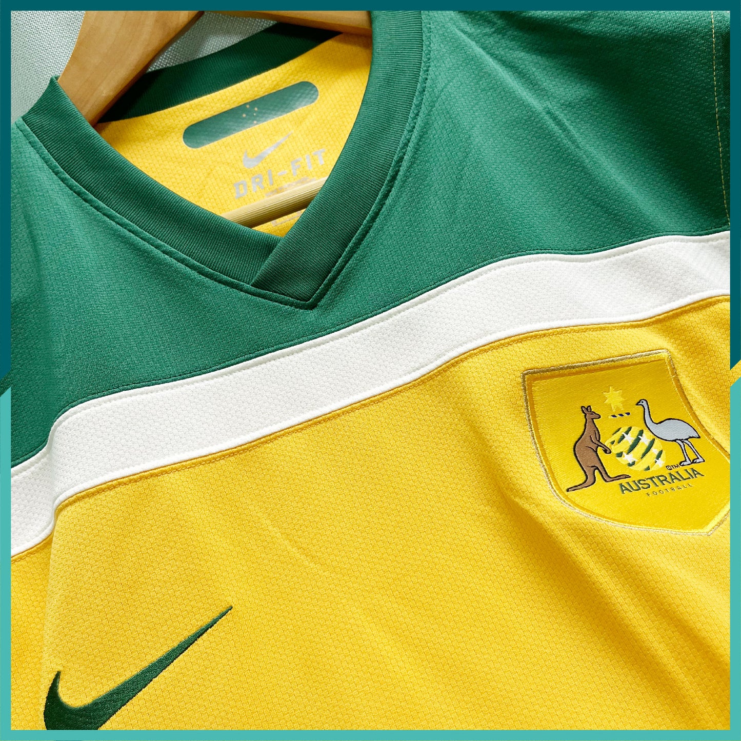 (Nameset Included) 2010-11 Australia Home Jersey