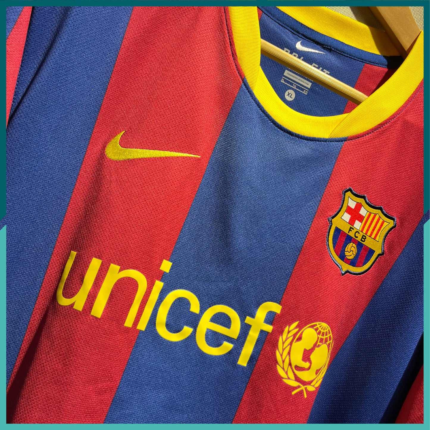 (Nameset & Patches Included) 2010-11 Barcelona Home Jersey