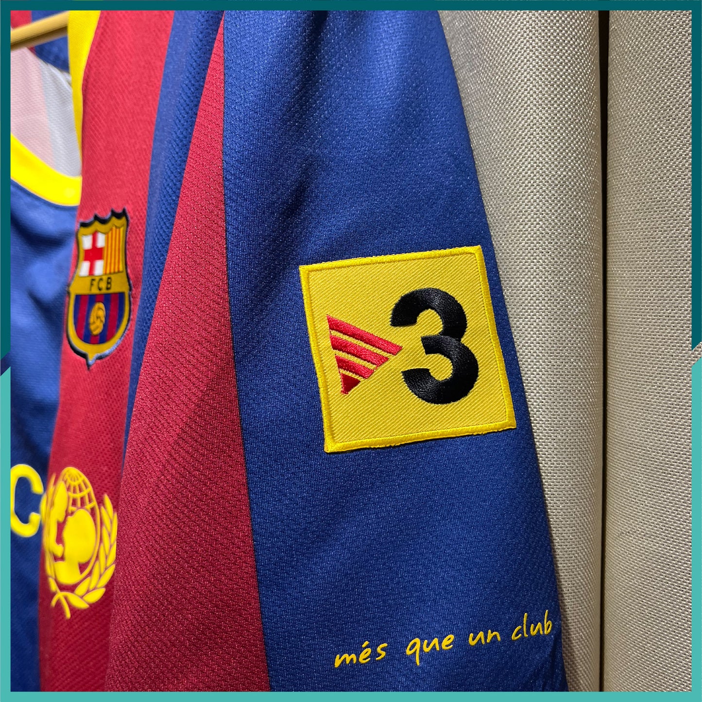 (Nameset & Patches Included) 2010-11 Barcelona Home Jersey