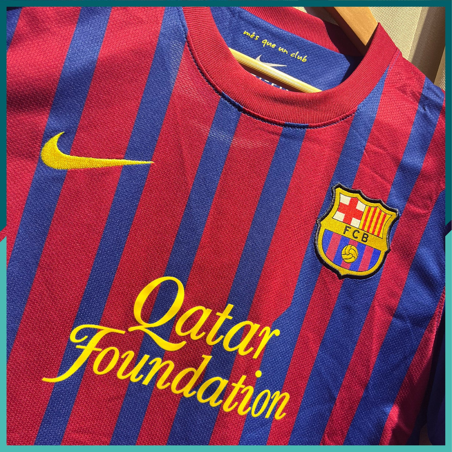 (Nameset & Patches Included) 2011-12 Barcelona Home Jersey