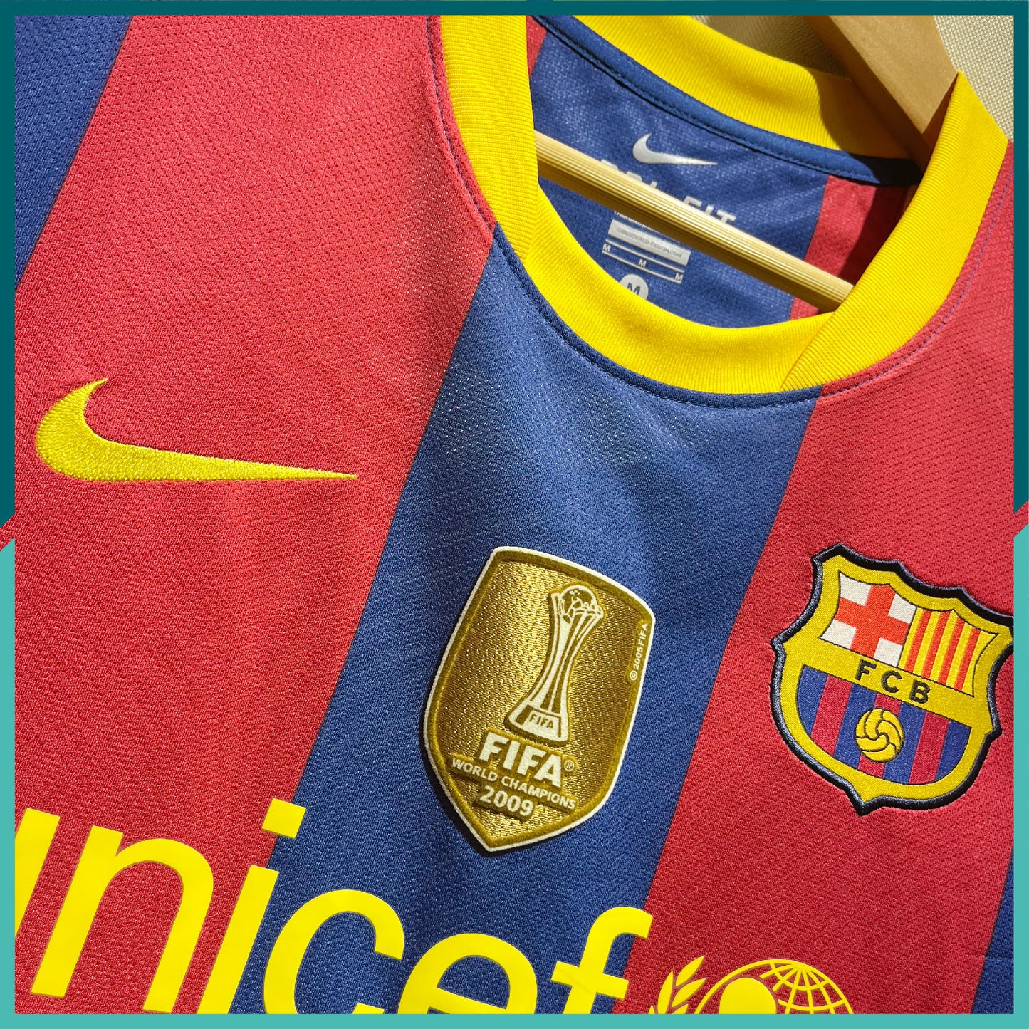 (Nameset & Patches Included) 2010-11 Barcelona Home Jersey
