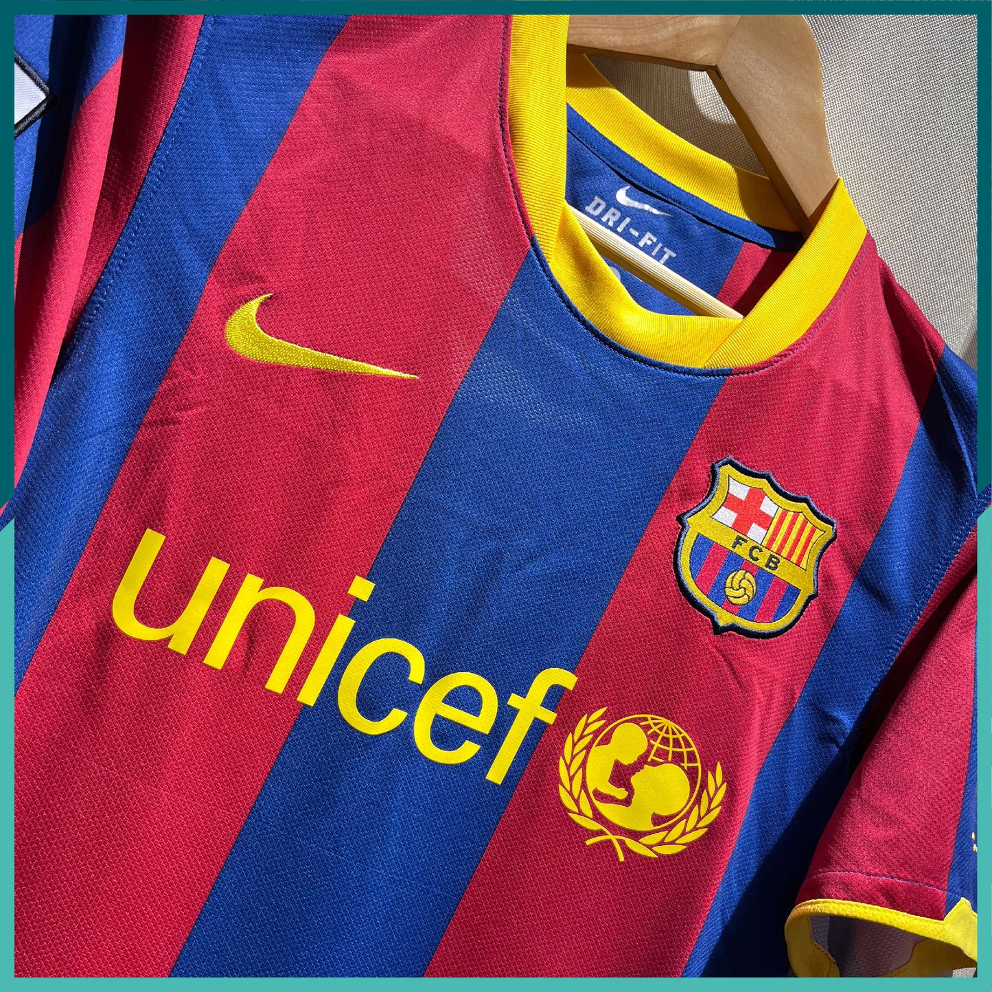 (Nameset & Patches Included) 2010-11 Barcelona Home Jersey