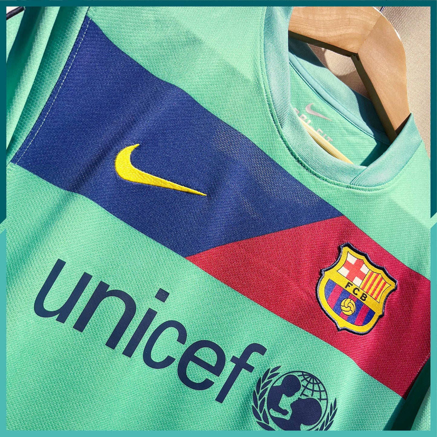 2010-11 Barcelona Away Jersey