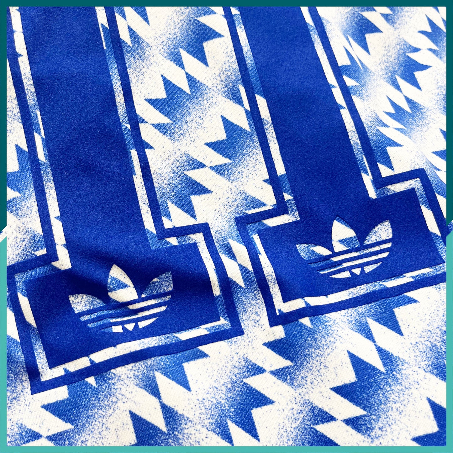 (Nameset & Patches Included) 1992 Manchester United Official Retro Long Sleeve Away Jersey